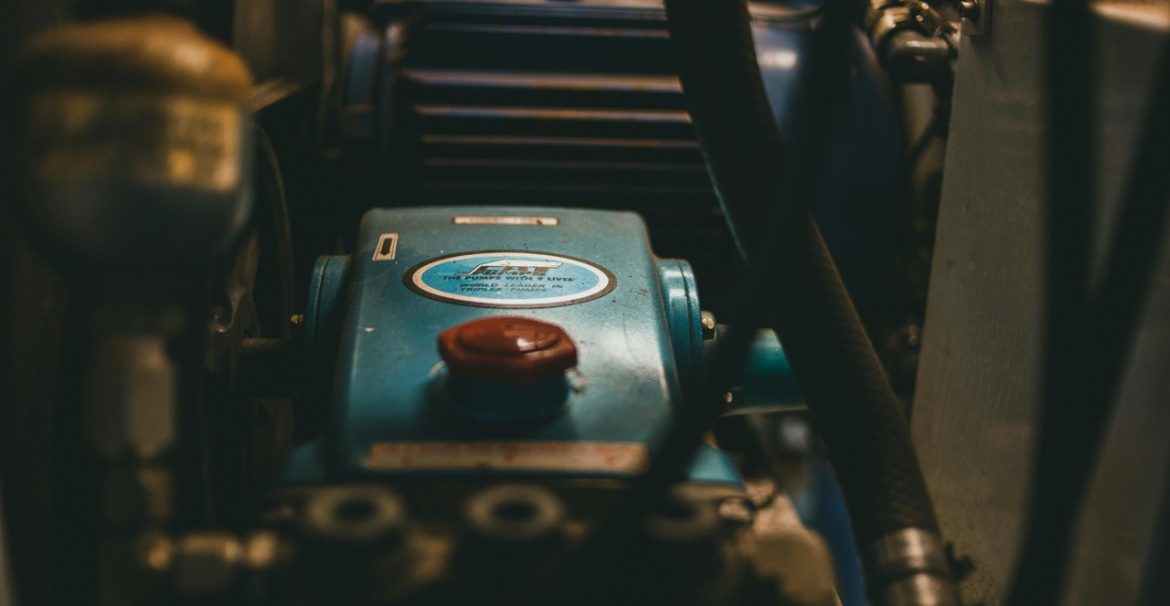 gambar genset dengan cahaya gelap