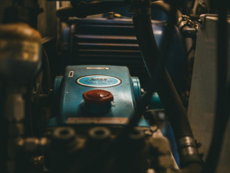 gambar genset dengan cahaya gelap